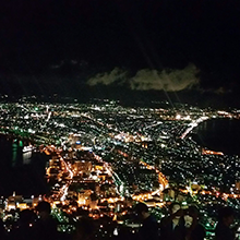 函館山から見た夜景です。市街地がすぼまっているので、より夜景が綺麗に見えます。